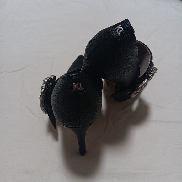 Black ladies heels/pumps. - Picture 4 of 6
